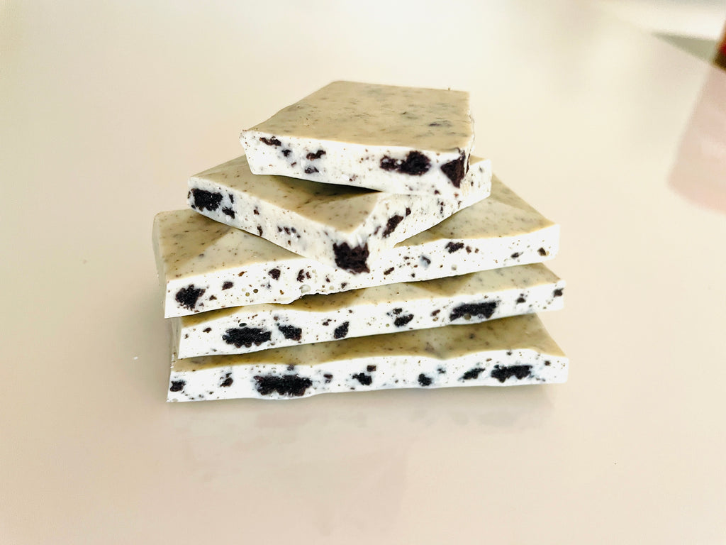 Cookies & Cream Chocolate Bar